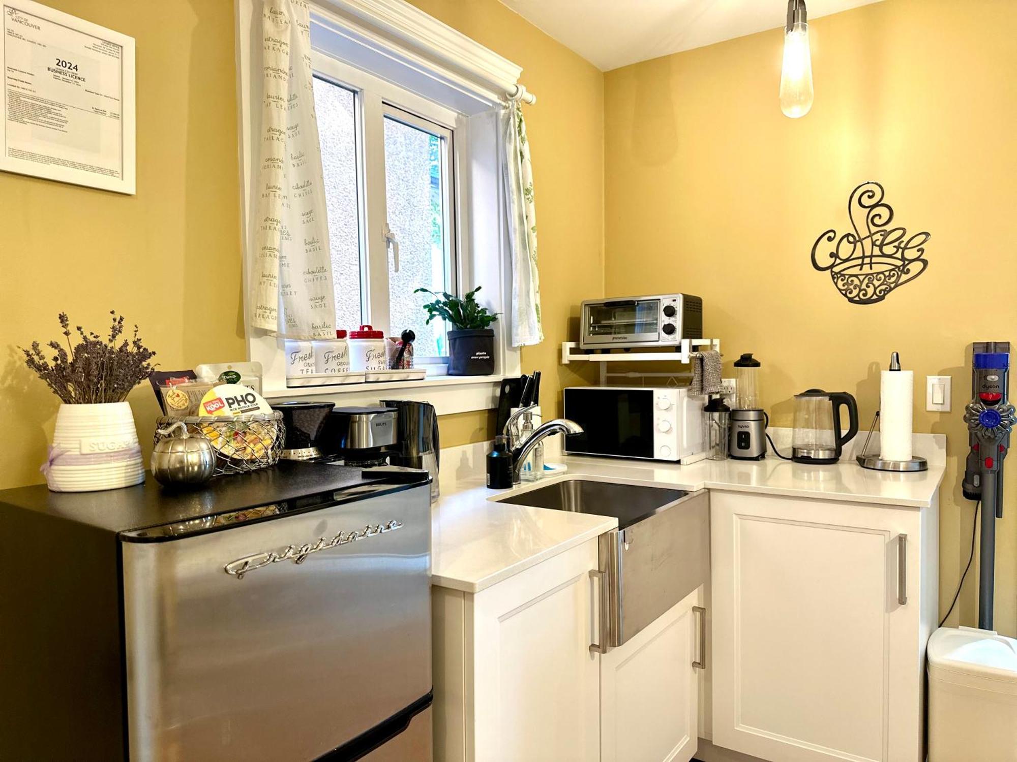 Private Guest Suite 10Mins To Downtown - King Bed - Bathtub - Free Parking Ванкувер Экстерьер фото